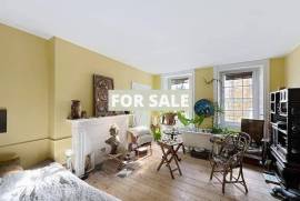 Fully Renovated Town House in Coastal Resort