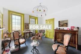 Fully Renovated Town House in Coastal Resort