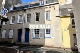 Fully Renovated Town House in Coastal Resort