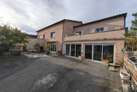 Detached Country Villa with Pool and Open Views