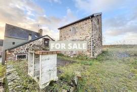 Detached Country House with Outbuilding