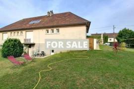 Detached House with Garden by the Coast
