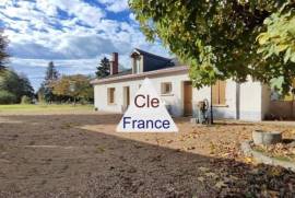 Detached Country House with Landscaped Garden