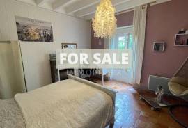 Authentic Period Property with Garden Authentic Period Property with Garden