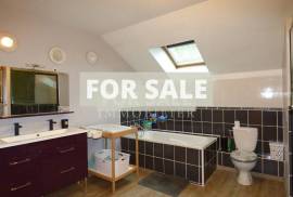 Lovely Country House with Outbuilding Lovely Country House with Outbuilding