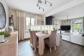 Detached House with Garden by the Coast