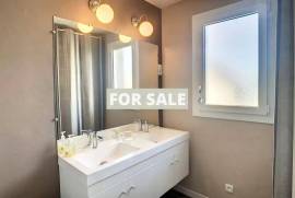 Detached House with Garden by the Coast