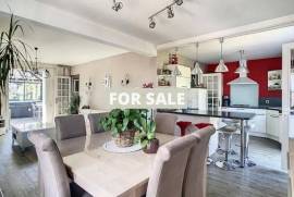 Detached House with Garden by the Coast