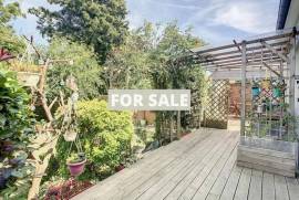 Detached House with Garden by the Coast