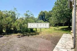 Detached Country House with Attached Outbuilding