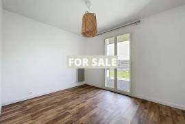 Detached House and Garden in Coastal Resort