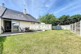 Detached House and Garden in Coastal Resort