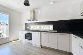 Detached House and Garden in Coastal Resort