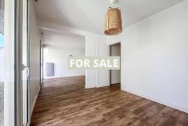 Detached House and Garden in Coastal Resort