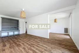 Detached House and Garden in Coastal Resort