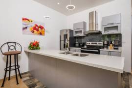 Portofino A1: Tropical 2-Bedroom Condo Just 200m from Tamarindo Beach