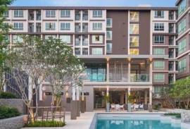 Baan Peang Ploen : Top Floor Studio Condo