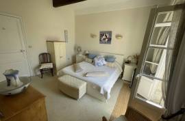 10 room, 317m2 Bourgeois style house for sale in Magalas - 399 000 € *