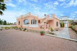 3 BEDROOM VILLA CLOSE TO THE CENTRE OF QUESADA