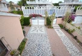 3 BEDROOM VILLA CLOSE TO THE CENTRE OF QUESADA