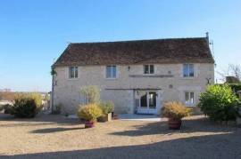Well renovated character 4 bed house and 3 en-suite gîte, outbuilding, land 7219m²