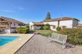 3 separate properties, Genouille, Vienne