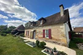 Charmantes Steinhaus aus dem 19. Jahrhundert mit zahlreichen