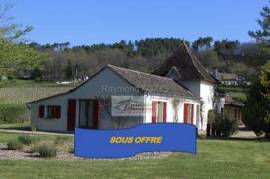 Character House with 4 bedrooms and 1 bedroom Gîte