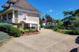 TURENNE (19) MAISON ET DEPENDANCE SUR 2600M2 DE TERRAIN TURE