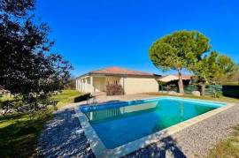 Located in the town of Lédat, this recent house of 131.71 m2 will seduce you with its high quality services. Push the door to discover a spacious living room of 50.16 m2, overlooking the outside. The beautiful fitted and equipped kitchen will all...