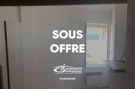 Building comprising 3 studios