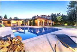 Recently renovated South-facing terrace, Gareoult, Var