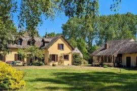 In quiet area, 4bed house on 2.9ha, o'bldgs, wood, tennis court to be renovated