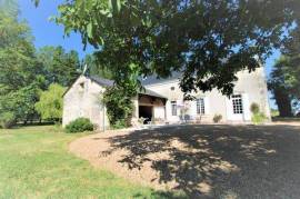 Dpt Maine et Loire (49), à vendre proche de BAUGE maison P8