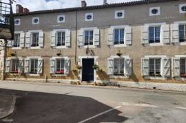 Champagne Mouton - Chambre d'hotes with private garden, swimming pool and parking
