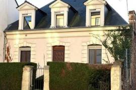 Rennes, Maison de charme Type 7 de 202 m2 (134) m2 pondérés) terrain de 218 m2 - Sous-sol de 68 m2 + Double Garage