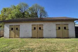 Garage de 90m² et son terrain de 598m²