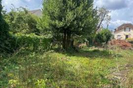 A vendre Terrain de 307 m2 à Champigny-Sur-Marne dans un secteur pavillonaire en centre ville et proche des commodités