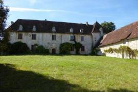 17 th century castle at the gates of Périgueux .