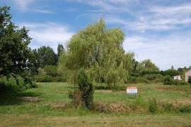 Terrain de 1 275 m² en plein centre-ville d’Étauliers !