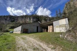 Proche Cajarc, hangar de plus de 400m²