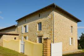 Nieuil - Renovated stone house with private garden, swimming pool and garage