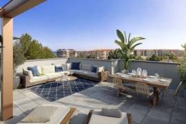 Luxurious Apartment in Antibes: Modern Living Awaits!
