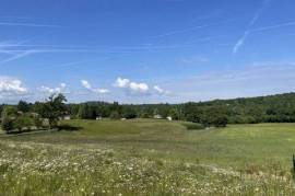 2190m2 aux portes de Limoges et Feytiat centre avec une vue dégagée.