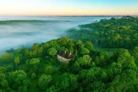 Manor house between the Dordogne and Vézère rivers