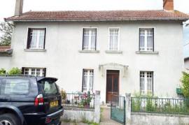 Excellent 4 bed Farmhouse & Outbuildings With Barn For Sale in Brillac Charente France