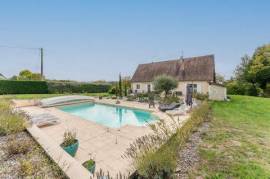 Family property with swimming pool and outbuildings  Bassillac-et-Auberoche, on the doorstep of Périgueux