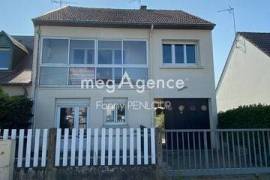ENSEMBLE IMMOBILIER DE 3 APPARTEMENTS LIBRES DE TOUTE LOCATION 300 m DE LA PLAGE