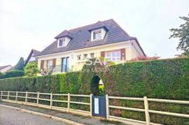 Propriété de 200m2 avec piscine-8 pièces