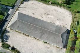 Bâtiment de 1200 m2 commercial ou artisanat sur une parcelle de 5200m2 avec CU